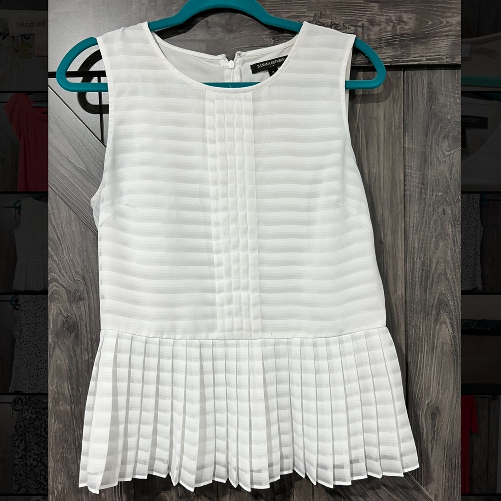 Banana Republic white pleated top, size 8